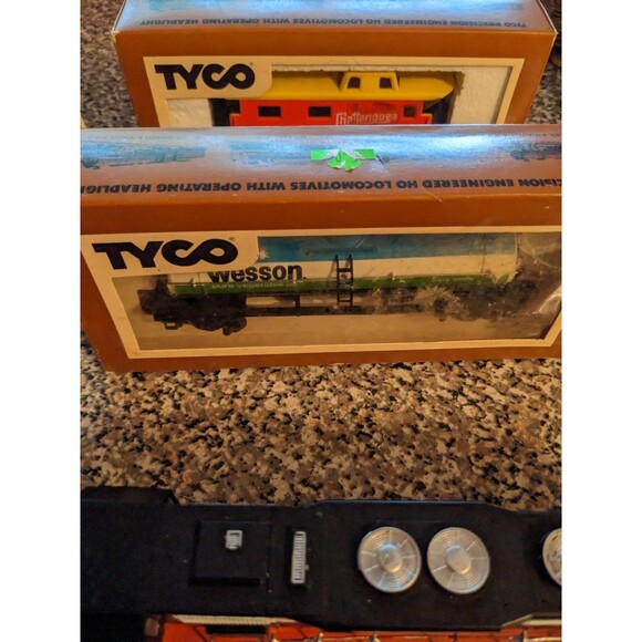 Vintage Tyco Trains lot of 7 Amtrak Baby Ruth Wesson In and Out of Box Condition - Picture 7 of 15